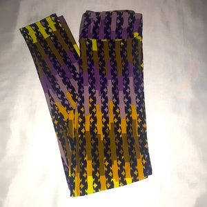 LuLaRoe leggings. One size. Funky vertical pattern.